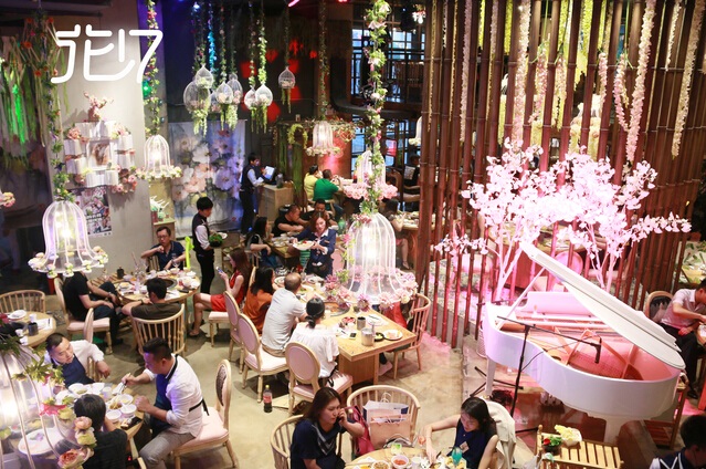 花十七格调火锅餐Bar加盟2.jpg