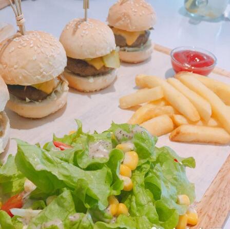 大学食堂做汉堡怎么样