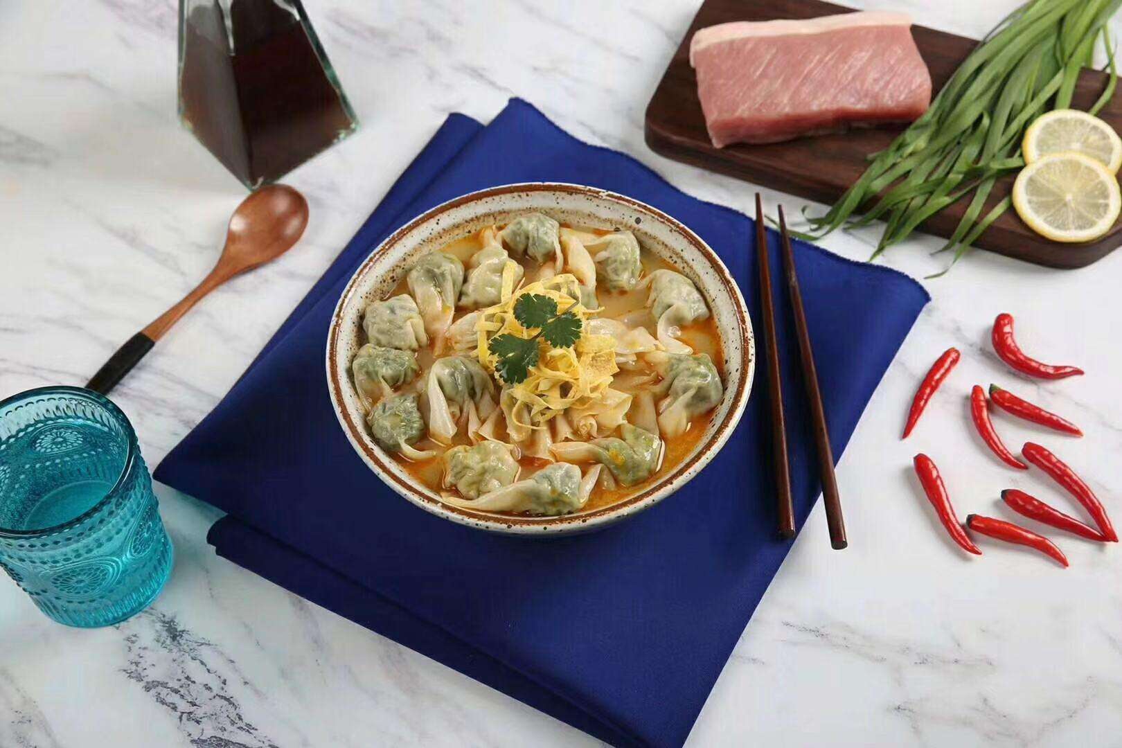 煮元张脆皮馄饨馄饨皮薄肉厚入口爽滑 给食客一碗温情