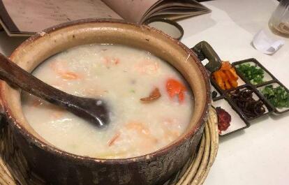 火齐崇尚健康生活 打造优质的餐饮