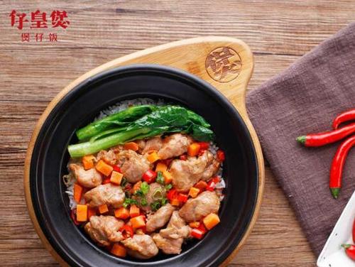 仔皇煲精心烹制 将煲仔饭的味道渗入到每一滴酱汁