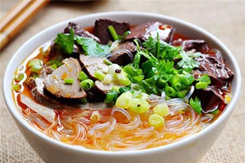 秦淮坊金陵鸭血粉丝选用优质材料 打造的美味质量更有保障