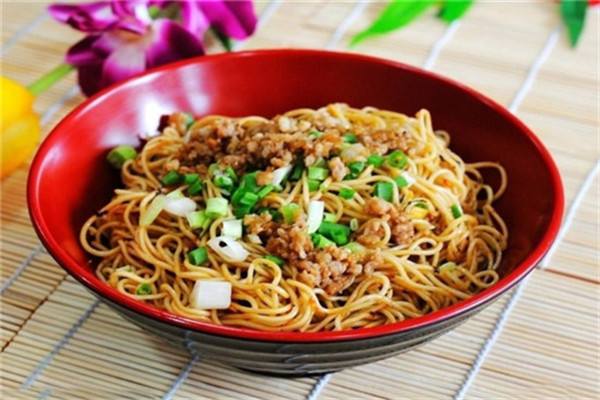 鹏记热干面用心用好料烹制 给予顾客心灵与身体的双重慰藉