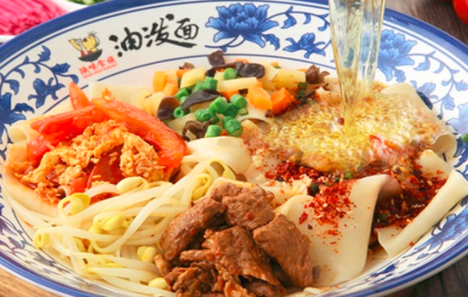 陕味食族油泼面坚持精选优质天然新鲜食材 成功俘获食客们的心