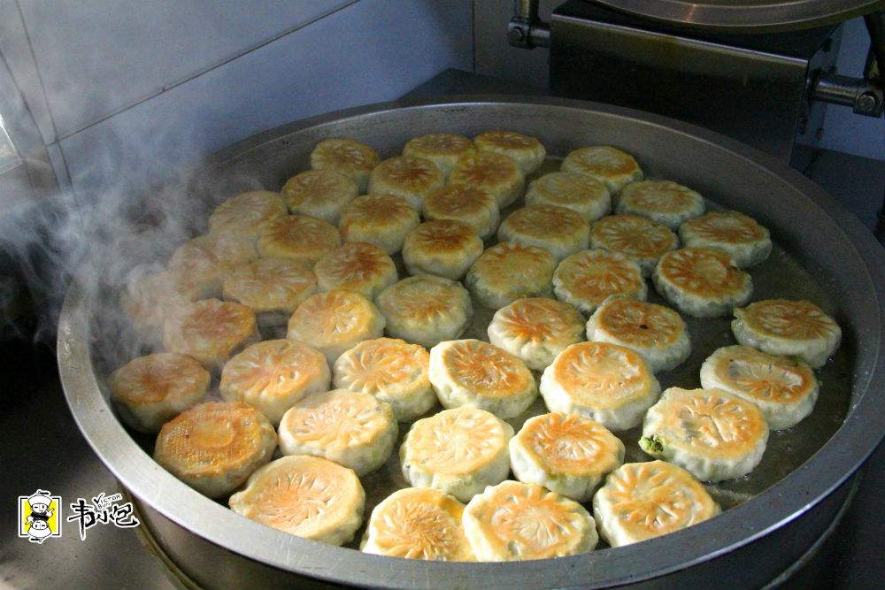 韦小包用现代方式打造传统美食 恰到好处的水火交融造就不一样的水煎
