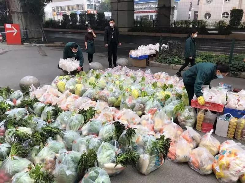 泪目：一份来自疫情中心的超市战疫记录