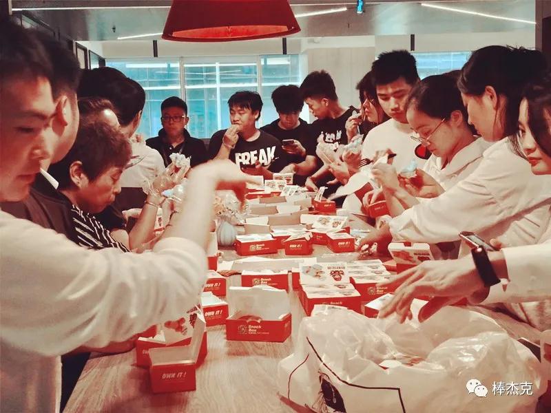 棒杰克披萨“空降”斐雅空间，带来不单单只有美食，还有热情与快乐!