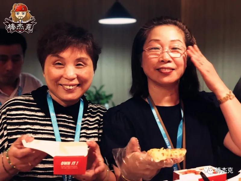 棒杰克披萨“空降”斐雅空间，带来不单单只有美食，还有热情与快乐!