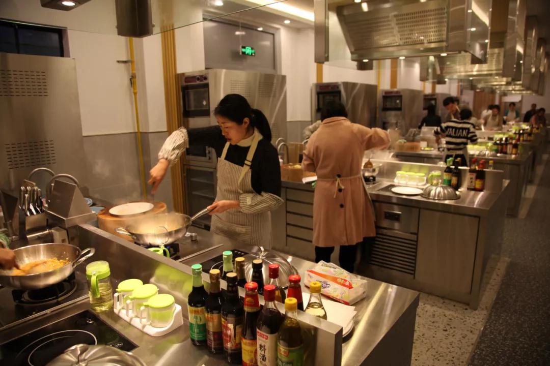“我家阿姨本科学历”!未来5年,上海家政市场规模将逾600亿元 “我家阿姨本科学历”!未来5年,上海家政市场规模将逾600亿元
