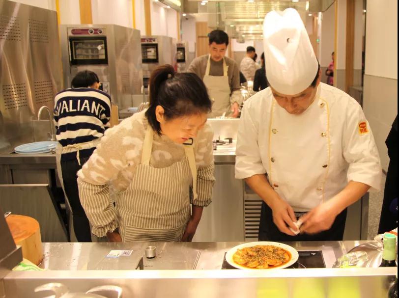 “我家阿姨本科学历”!未来5年,上海家政市场规模将逾600亿元 “我家阿姨本科学历”!未来5年,上海家政市场规模将逾600亿元