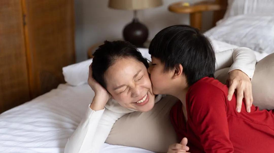 比起“被禁止”，“被赋权”的孩子更少撒谎、也更幸福
