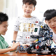 上海未来伙伴机器人有限公司亮相2017中国特许加盟展（北京站）