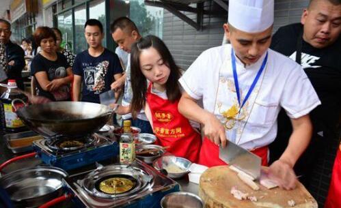 餐饮加盟厨师怎么找 厨师决定了你的菜的质量