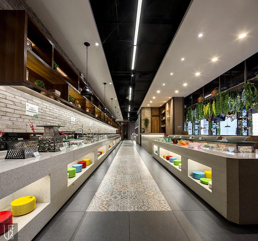 紧邻地铁口，为什么这家餐厅经常换老板