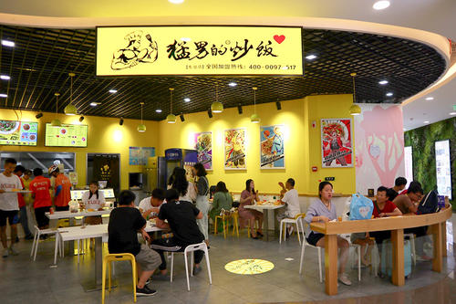 猛男的炒饭专注于炒饭品类的研发 中国高品质炒饭的领导者