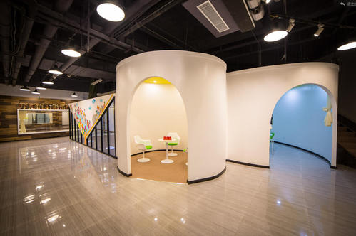 升学易坚持原则强调纪律 发扬团队合作精神