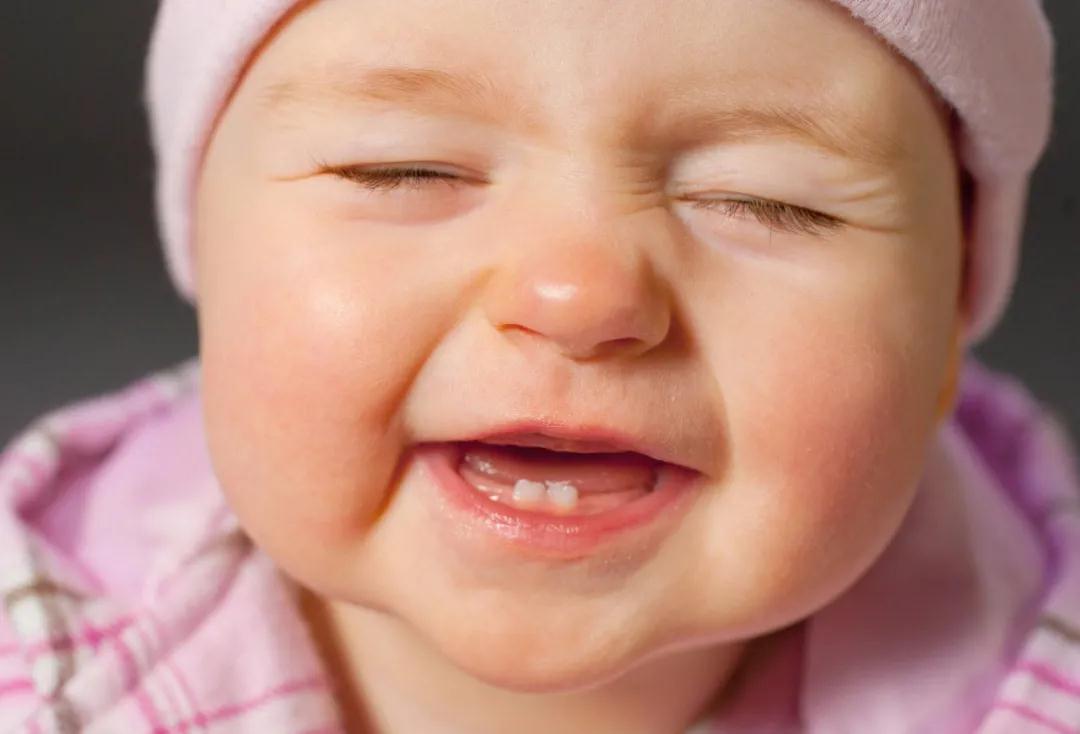 【育儿情感】你知道吗?新生儿成长各个阶段的笑都代表什么意思