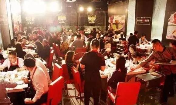 餐厅没人气，别再训斥厨师和服务员了，很可能是你不会“装”！