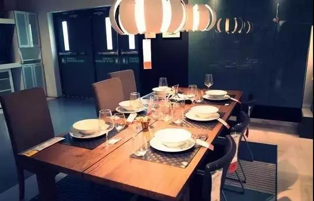 开饭店，别把朋友当顾客，否则你就是跟钱过不去