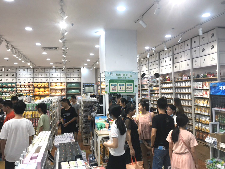 开时尚百货店赚不赚钱从哪些方面看?