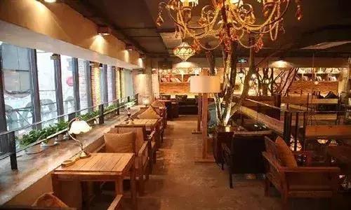 餐厅这样摆桌子，永远不怕有空位！