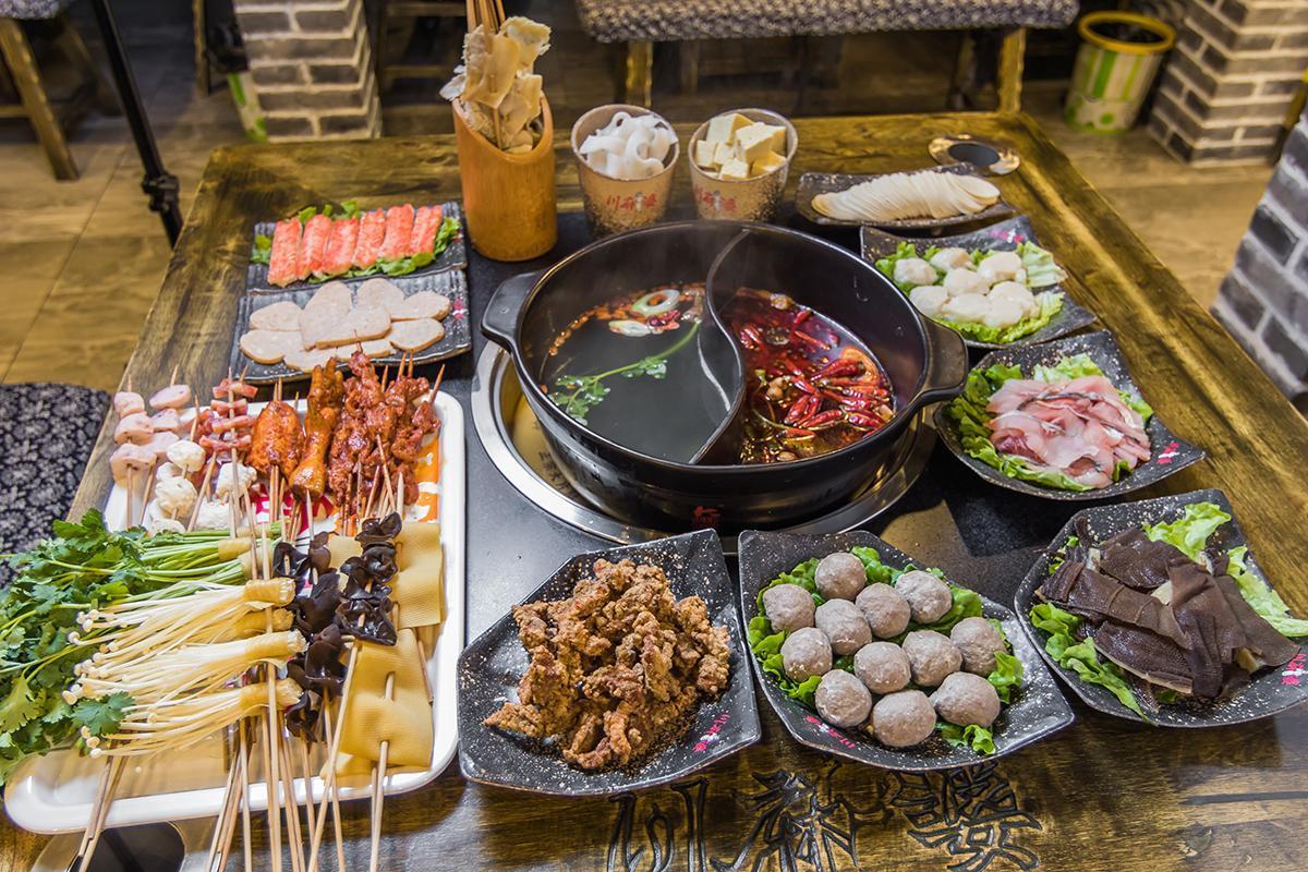 人见人爱的串串火锅，这5点必备哦！