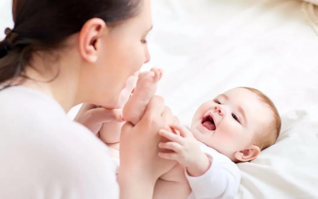 怎么判断宝宝是不是发育迟缓？