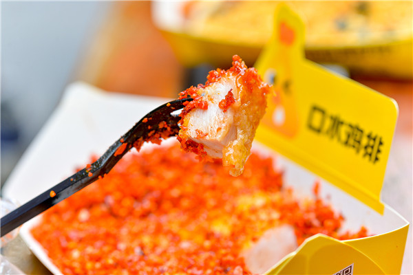 宝妈创业加盟口水鸡排，挣得比全家都多