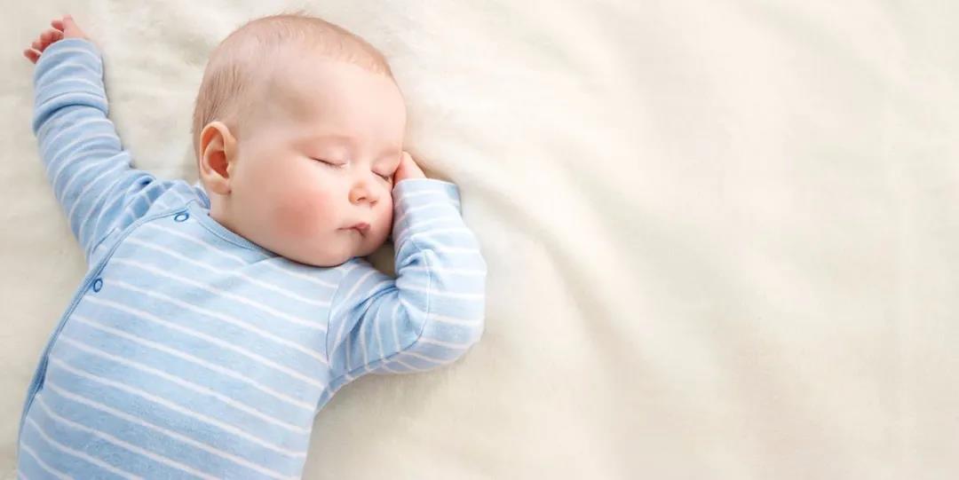 【宝宝学院】小宝宝也会做梦吗？新生儿做梦多对身体发育有影响吗？