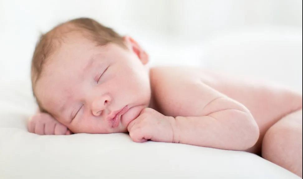 【宝宝学院】宝宝睡觉会流很多汗是怎么回事？