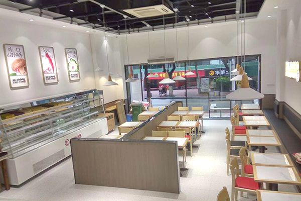 吉阿婆麻辣烫县城可以加盟吗?开店需要去总部考察吗?