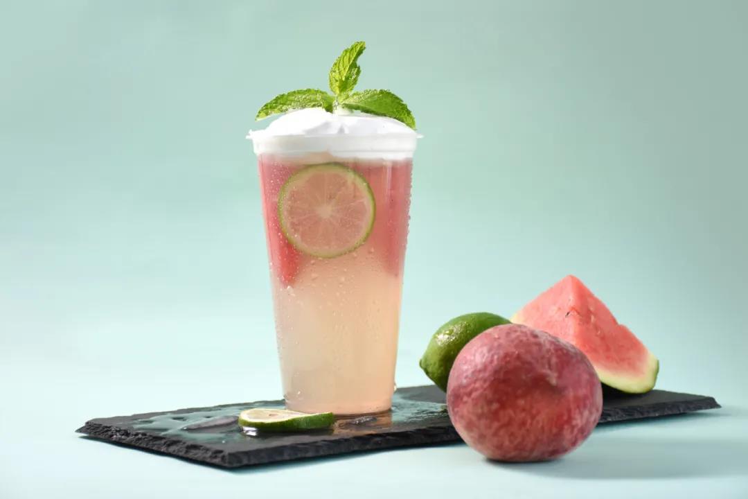 研究了10个茶饮品牌，我们总结了秋冬茶饮新品的几大特点