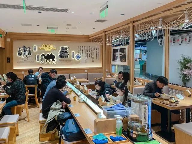 吃了陈香贵、马记永，我发现新兴品牌卖的不是面，是套餐