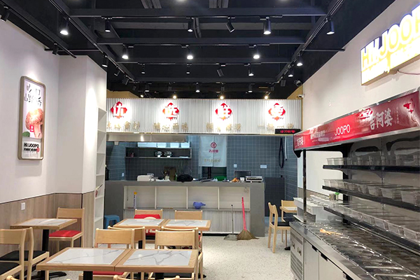 吉阿婆麻辣烫加盟店一月可以挣多钱？
